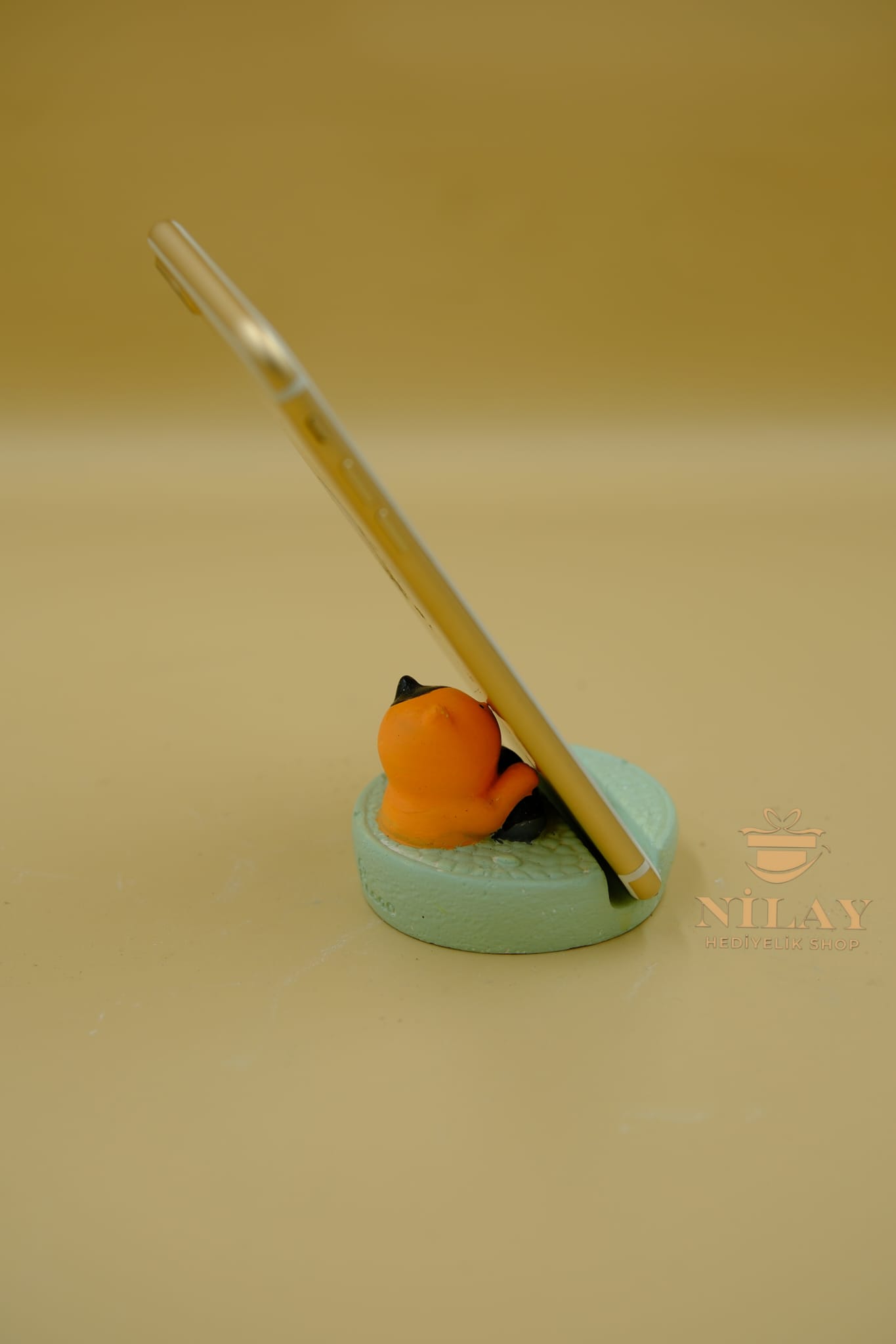 Kedili Telefon Tutucu 